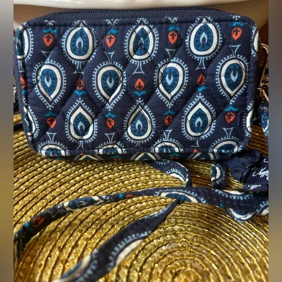 VERA BRADLEY “BLAIR” ALL IN ONE CROSSBODY/WRISTLET/WALLET. NWOT - Picture 5 of 11